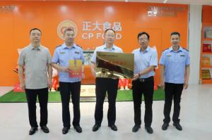 市文明辦、市市場(chǎng)監管局聯(lián)合為我公司文明誠信經(jīng)營(yíng)授牌